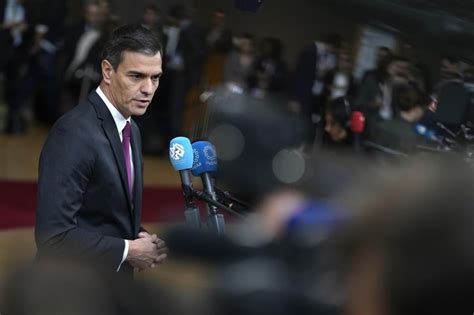 Spain’s acting prime minister signs new deals that secure him parliamentary support to be reelected